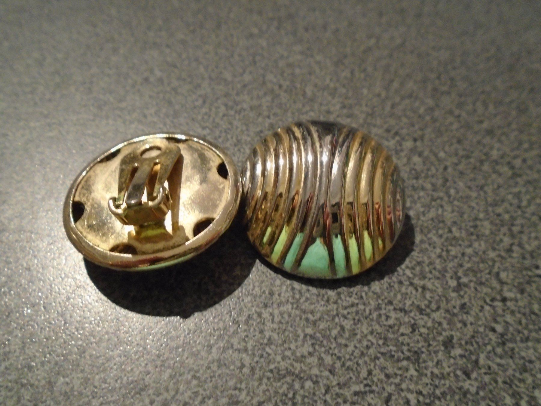 Ohrringe & -stecker: Ohr Clips gold-/silberfarbig gestreift – Gebraucht aus Zürich von abraxas1291