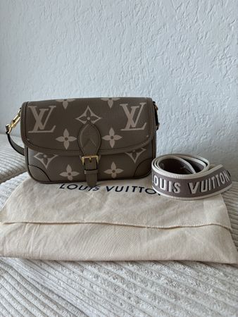 Louis Vuitton Diane beige en cuir avec accessoires +facture