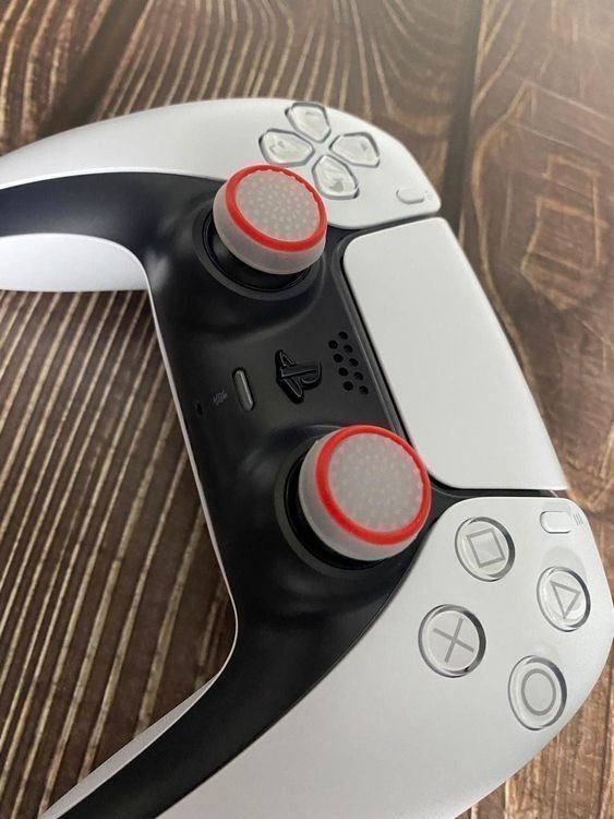 Controller: PS5 Controller Grips / Noppen (Weiss/Rot) – Nuovo (secondo la descrizione) da Niederwil SO venduto da BlueSonic 1