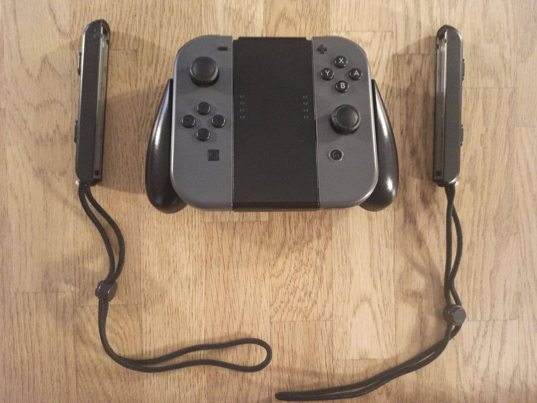 Nintendo Controller: Original Nintendo Switch Joy-Con Set (Grau) mit PowerA Grip – Gebraucht aus Oberweningen von mar_87mx