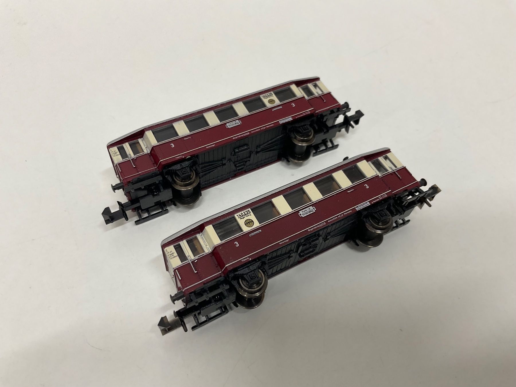 Arnold Modellini di ferrovie: Arnold oder Minitrix , zwei DR Wagen, Bespielt ohne Verp. – Usato da Chur venduto da Chur75 1