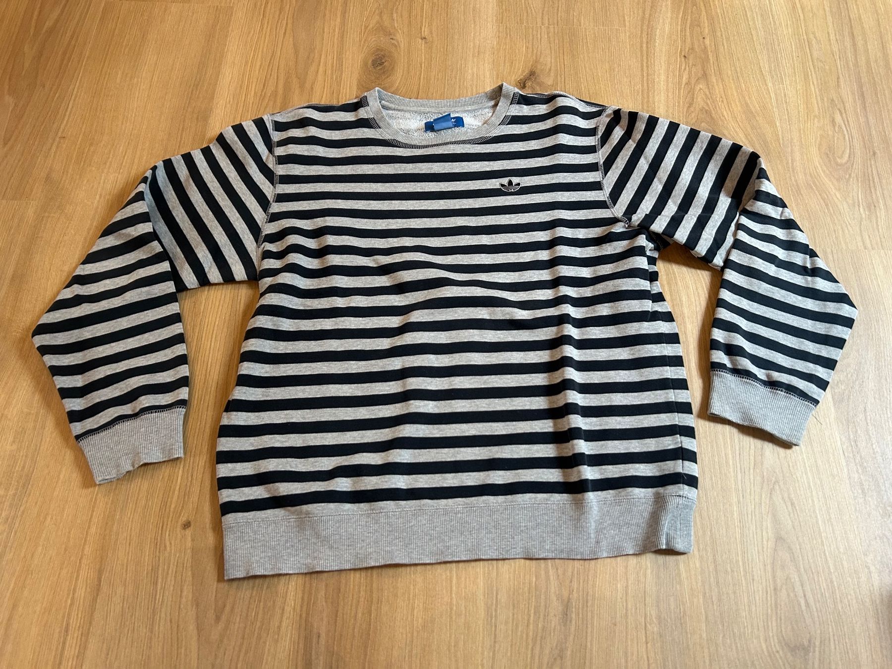 Adidas Maglioni & Felpe: Pull Adidas rayé noir et gris taille M – Usato da Delémont venduto da elena_neuhaus