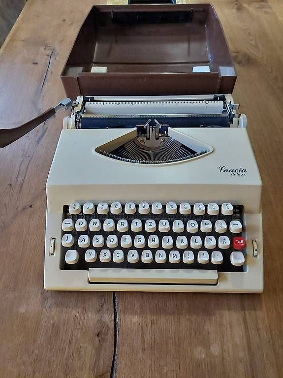 Macchine da scrivere: Machine à écrire Gracia de Luxe  – Usato da Vernier venduto da mimi1963