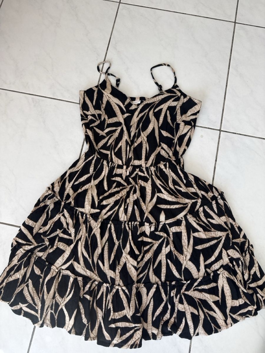 Robes: Kleid Gr 34 – Neuf (Voir description) à Zell ZH par Guffos