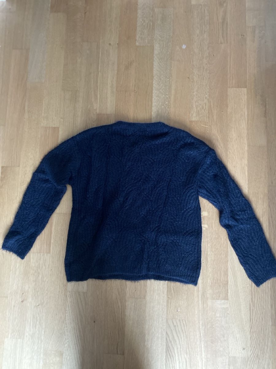 Pulls & Sweat-shirts: Pull noir 🤩 – D'occasion à Villeret par Laloer22 2