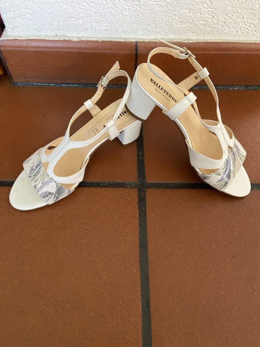 Damenschuhe: Valleverde Tamaris sandalen Grösse 39 – Gebraucht aus Arbedo von gregmccooper