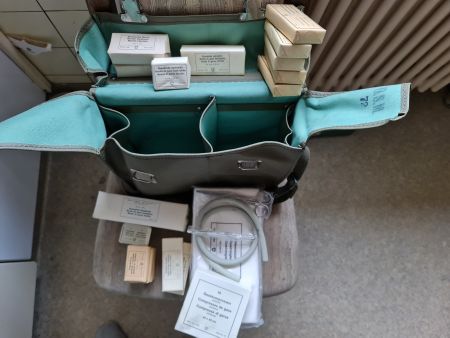 Original Schweizer Armee Sanitätskasten, komplett