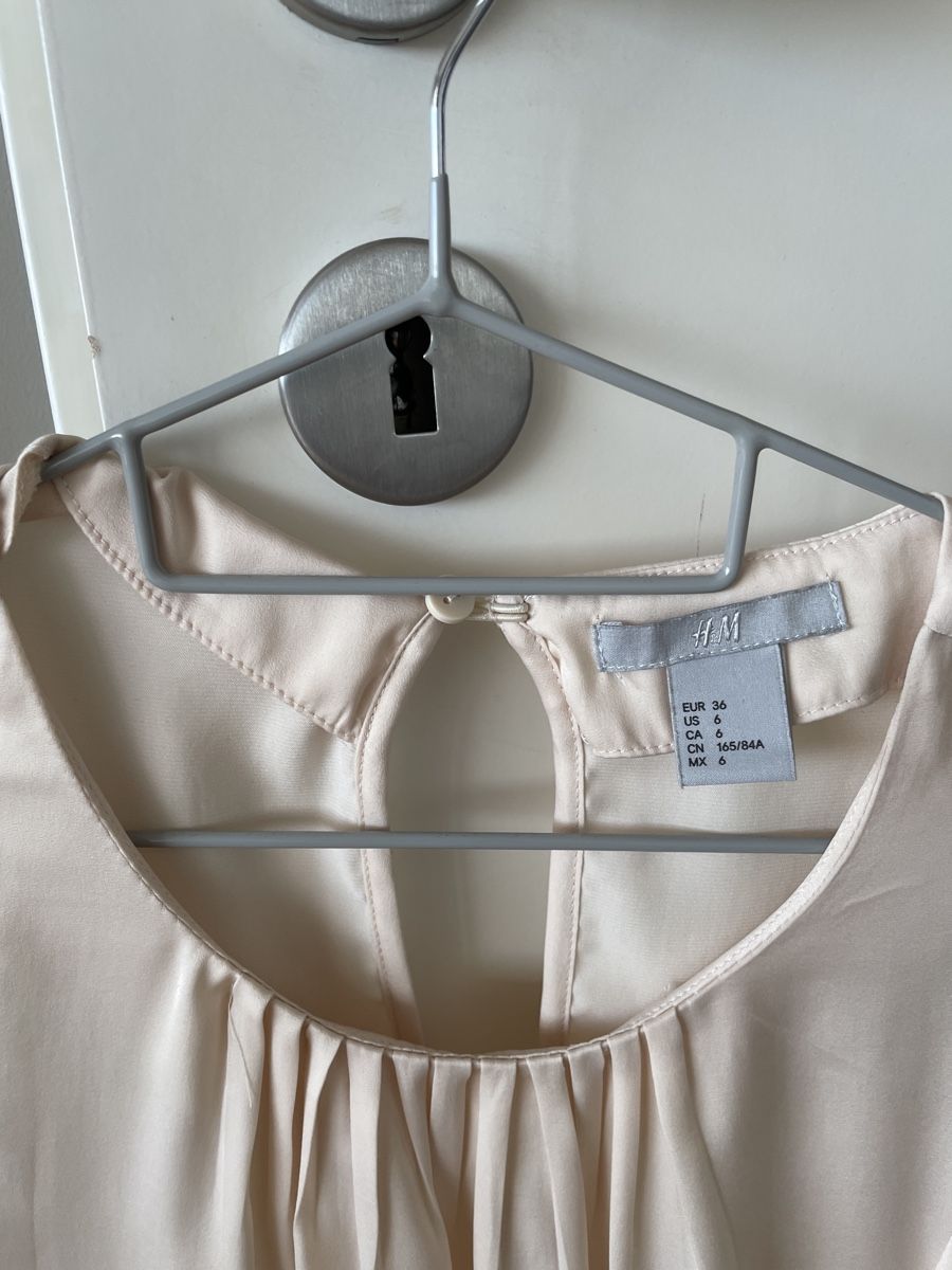 H&M Chemisiers: Blouse H&M cream m size 36 – D'occasion à Neuchatel par shi_9fzw 1
