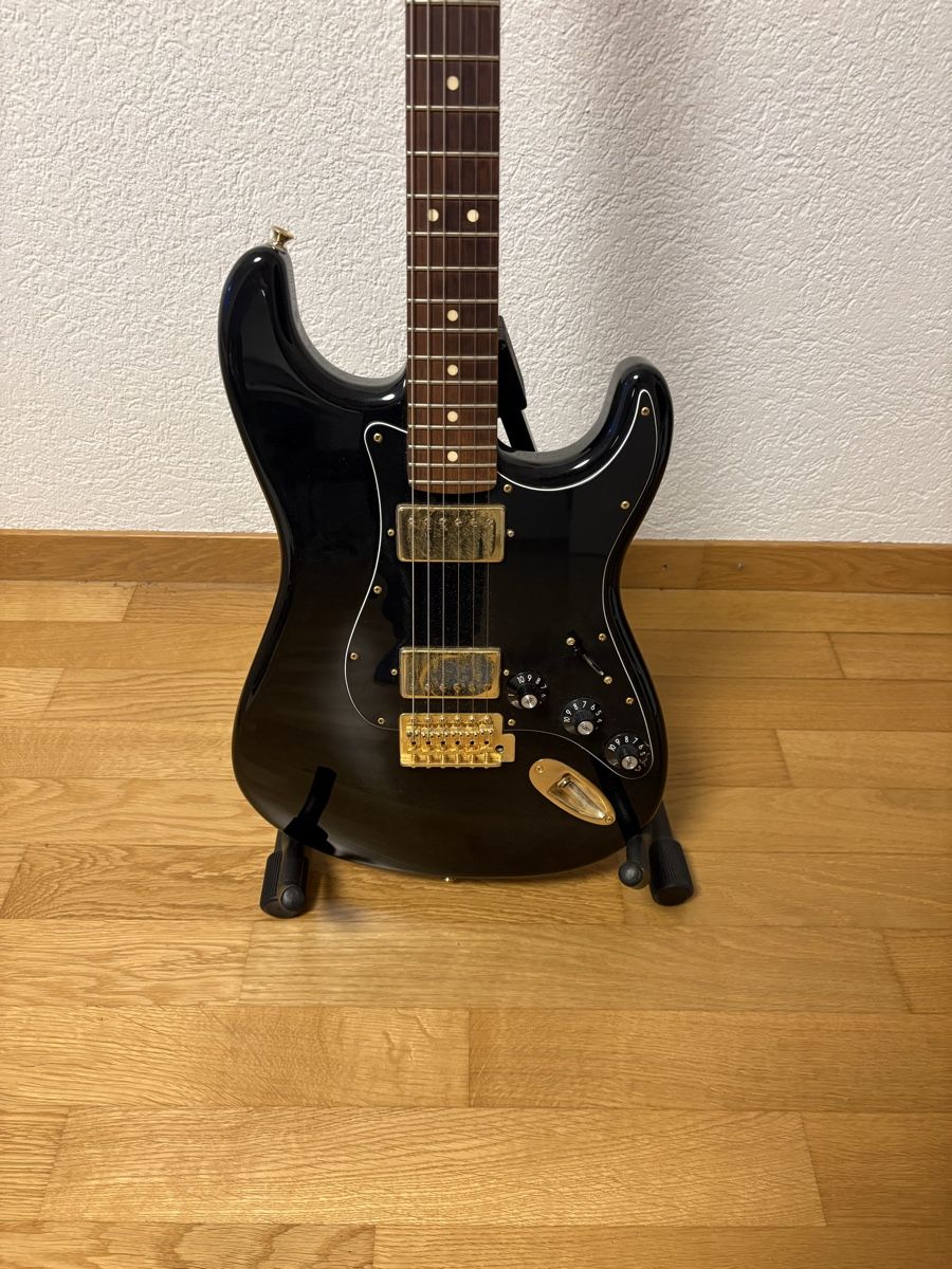 Fender Strumenti musicali: Fender FSR Mahagony Blacktop Stratocaster HH – Usato da Köniz venduto da guitar98 1