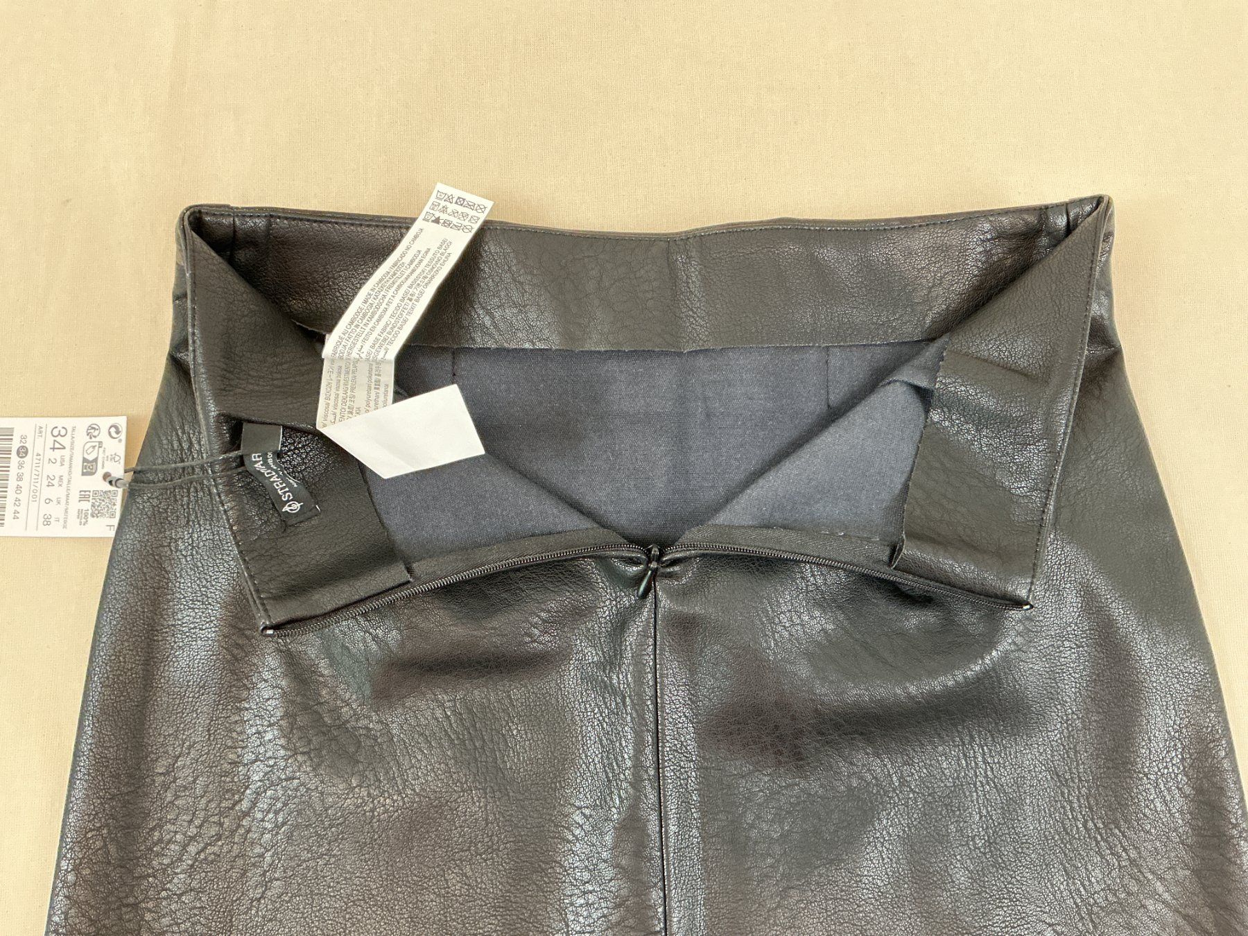Stradivarius Kleider & Röcke: STRADIVARIUS Minirock schwarz Gr. 34 – Neu (gemäss Beschreibung) aus Richterswil von Restwert_Richterswil 3