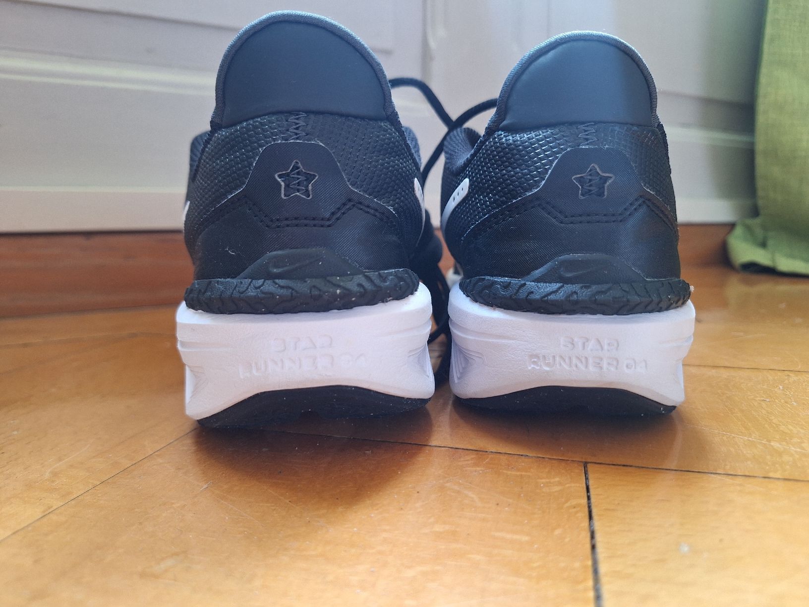 Scarpe per ragazzi: Nike sneakers star runners Grösse 36 – Usato da Bern venduto da zizzerzazzer 1