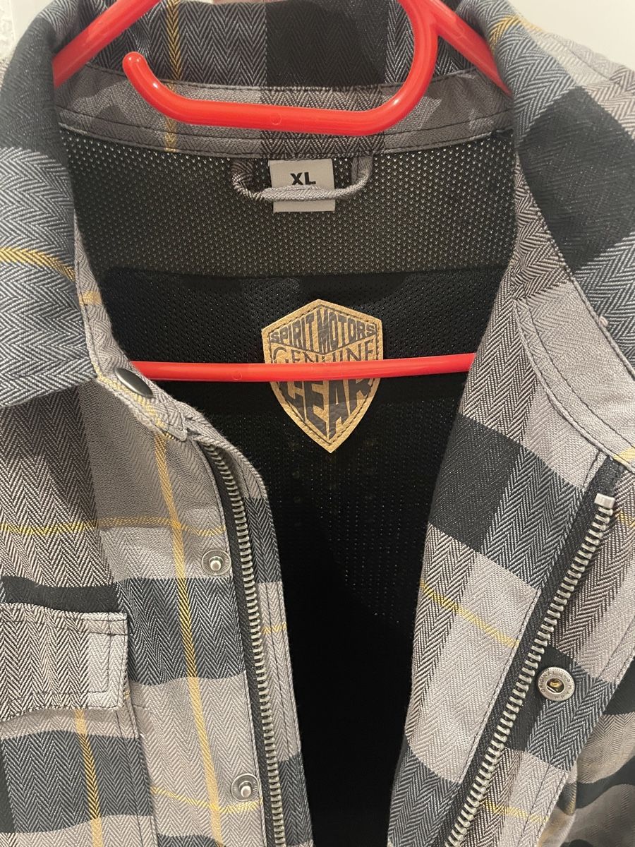 Vestes: Giacca da moto con protezioni – D'occasion à Cadenazzo par ali_d5fn 2
