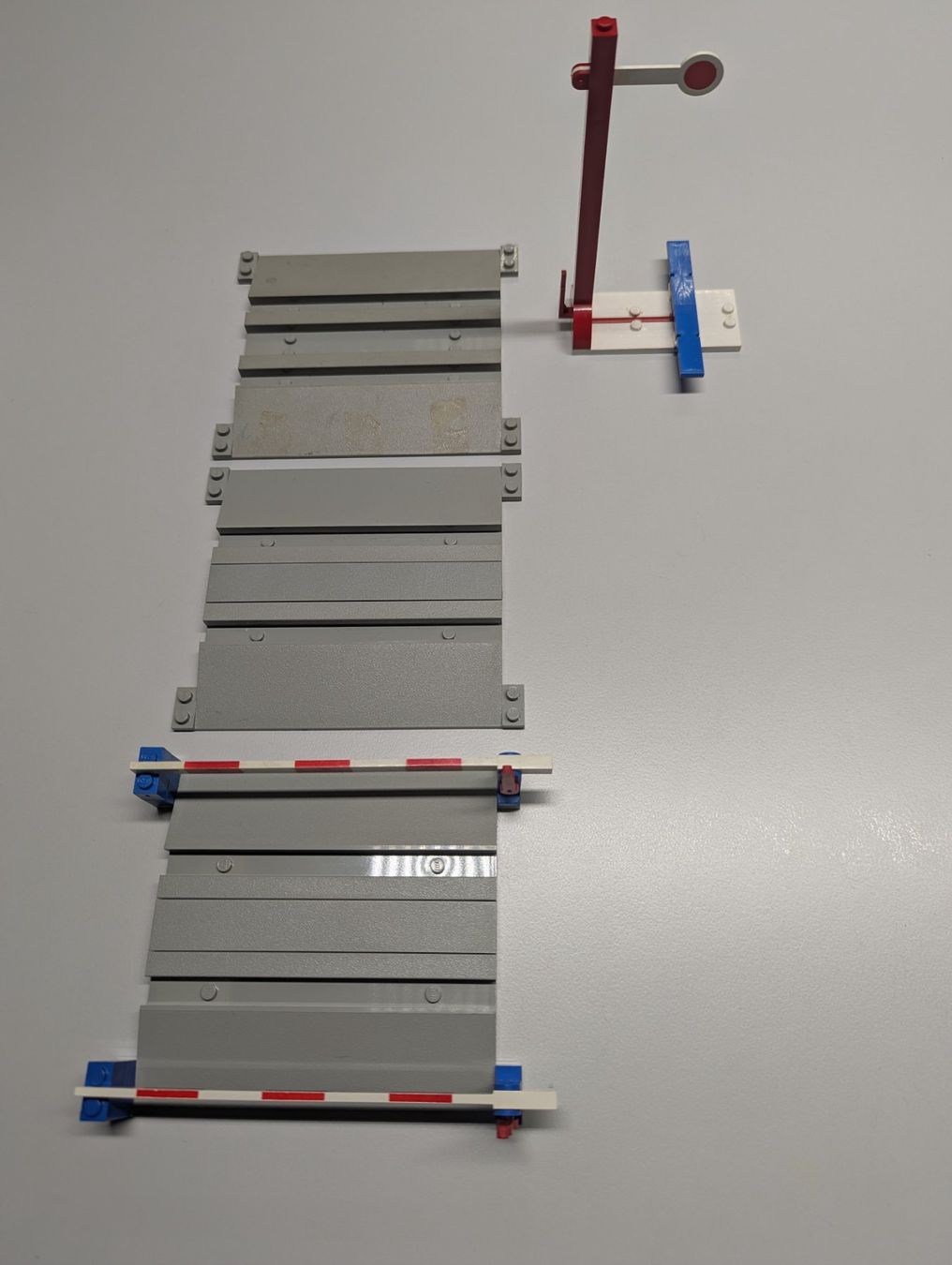 Lego Baukästen: Lego Eisenbahn Bahnübergang und Signal – Gebraucht aus Maseltrangen von Simbi73