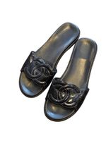 Chanel Lackleder Flip Flops