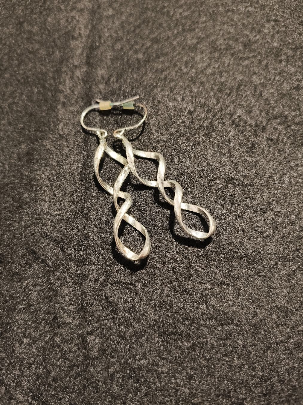 Orecchini pendenti & Orecchini a lobo: Schöne, silberfarbene Ohrringe im Spiral Design – Usato da Meisterschwanden venduto da dan_2qpv