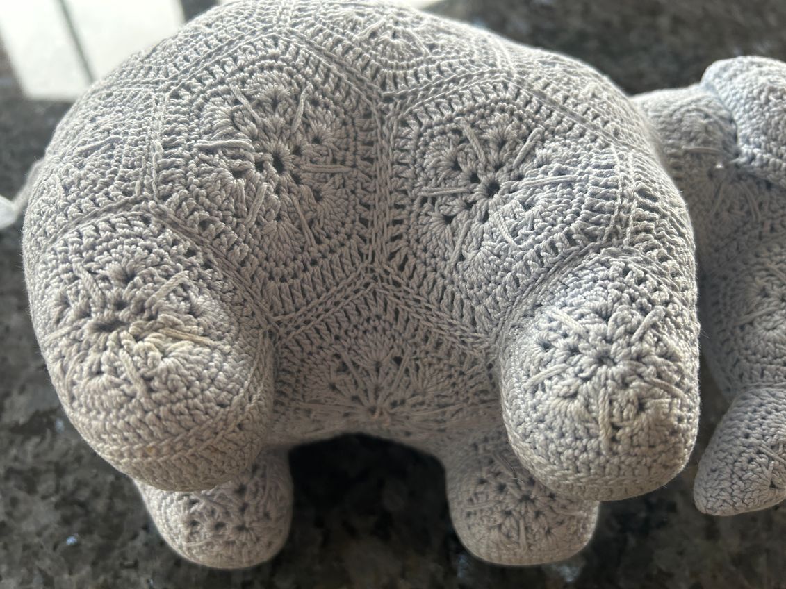 Spielzeuge: Häkeltier Elefant African Flower Technik -Handarbeit- – Neu (gemäss Beschreibung) aus Beatenberg von nonnkari 3