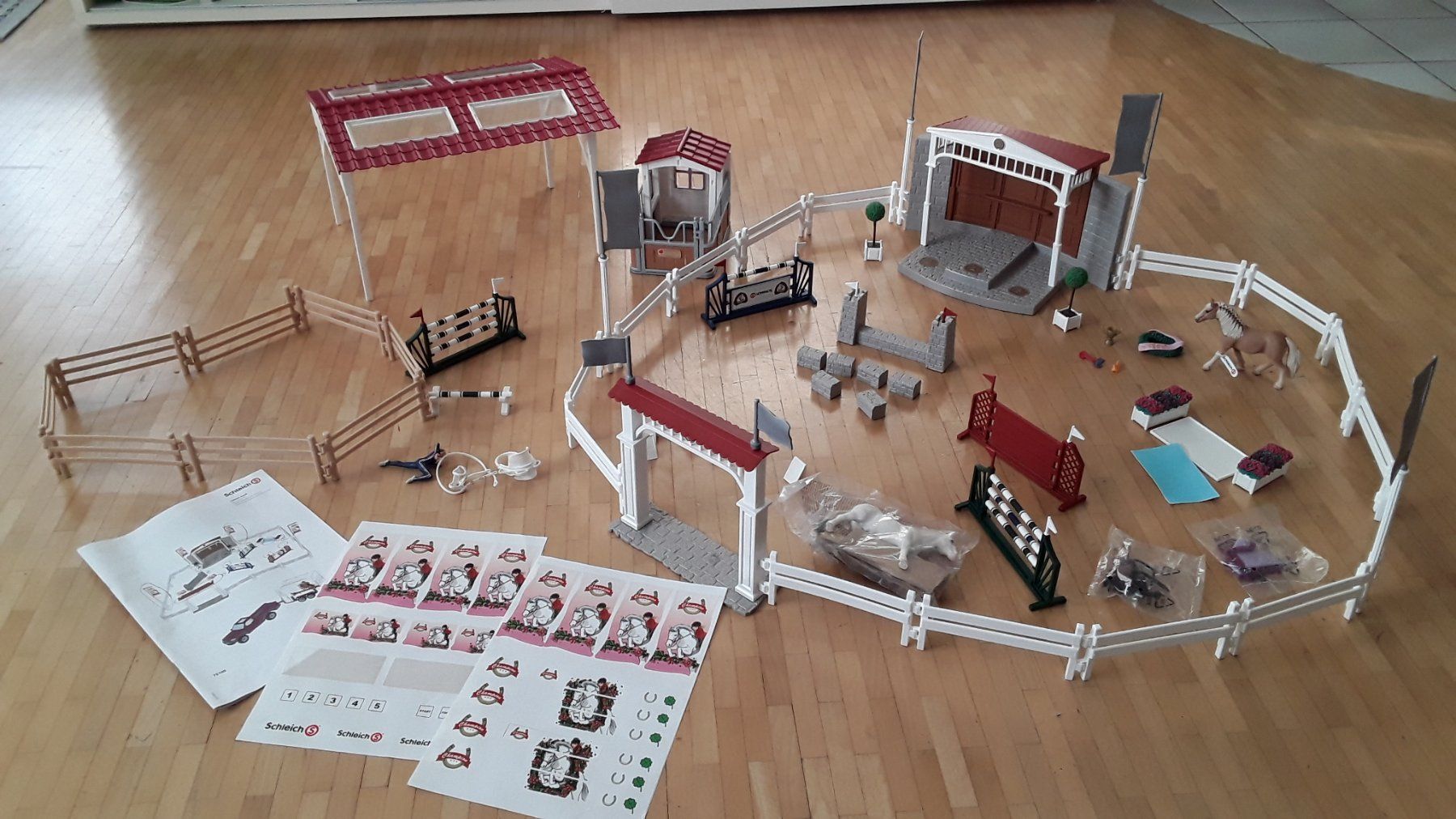 Giocattoli: Schleich reitertiurnier, reitschule, box – Nuovo (secondo la descrizione) da Dagmersellen venduto da L.Ga. 3