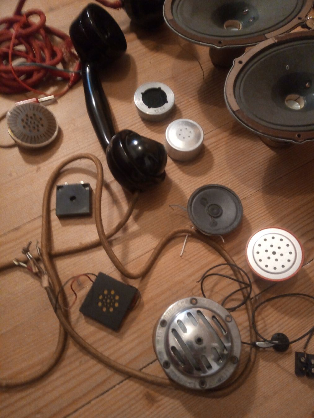Grundig Elektronikbauteile: Lautsprecher + Mikrofone, antike Telefonhöhrer divers – Gebraucht aus Elsau von EL12 5