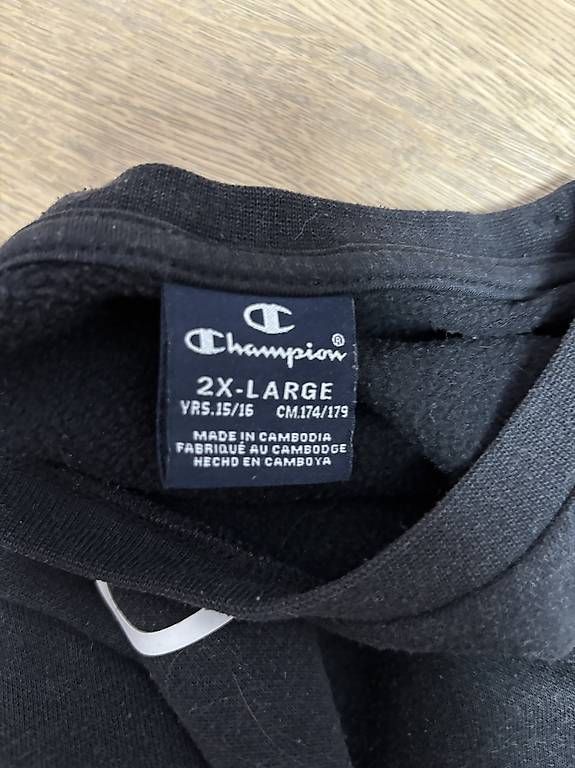 Maglioni & Felpe: originaler schwarzer Champion Pullover – Usato da Chur venduto da gio_6rlp 2