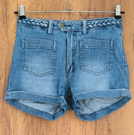 Kurze Jeanshose