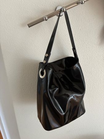 Navyboot Damen Handtasche schwarz Lacklederoptik