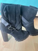 Neue Wildlederstiefeletten