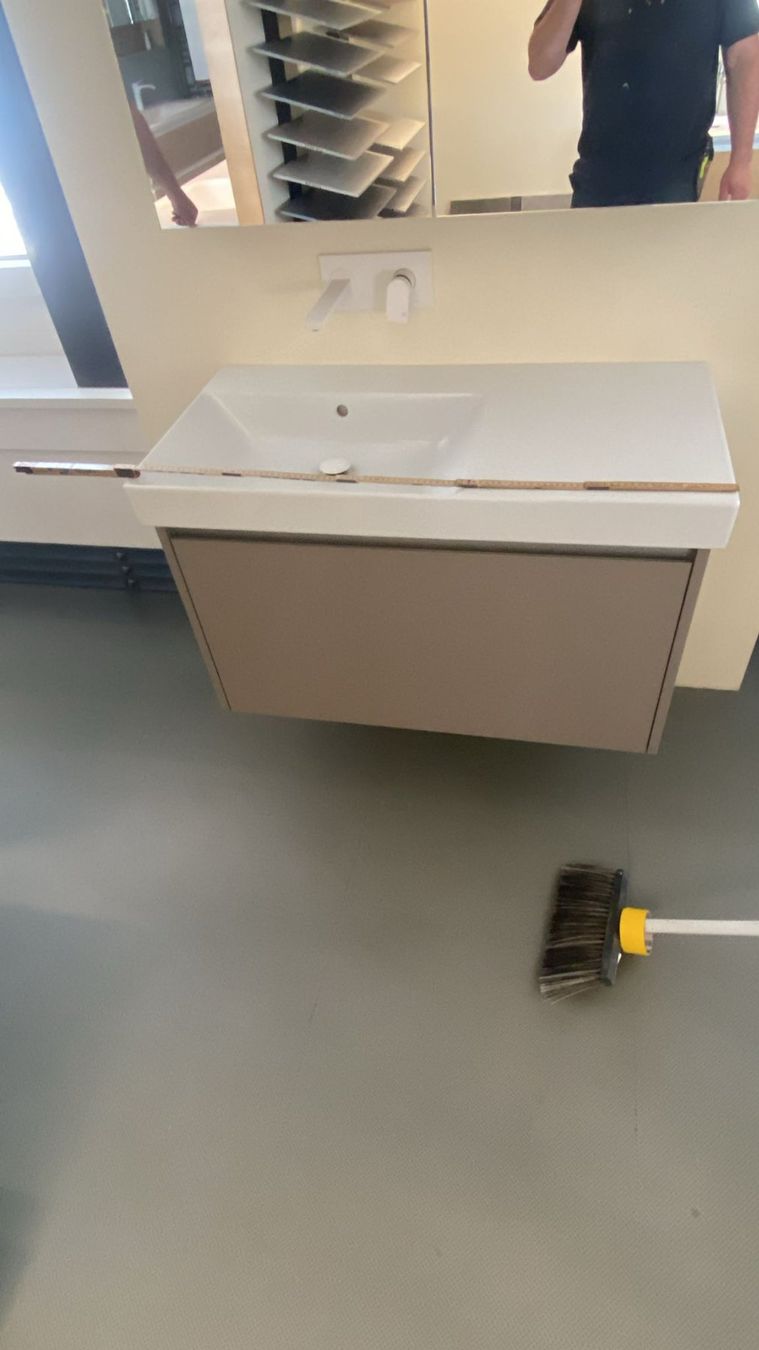 Armadietti a specchio: komplettes Badezimmer Set – Nuovo e nell'imballaggio originale da Zunzgen venduto da Fleksi 2