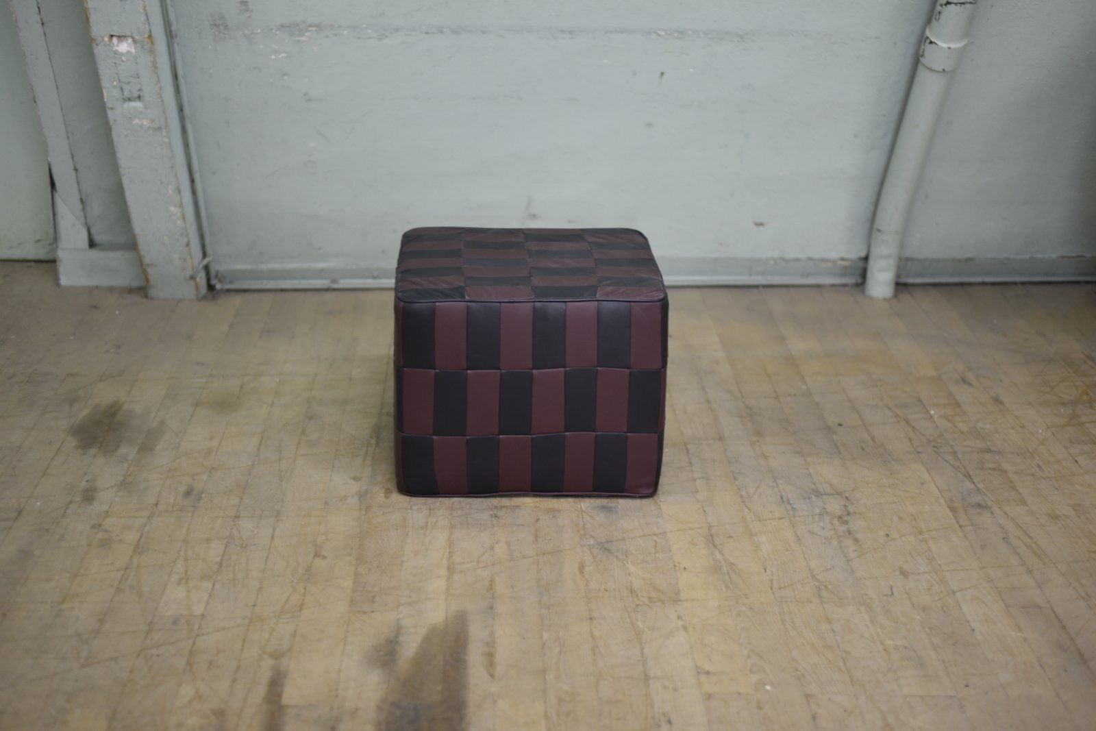 Hocker: Designer Patchwork Hocker aus Leder – Gebraucht aus Lichtensteig von UsedINStore 2
