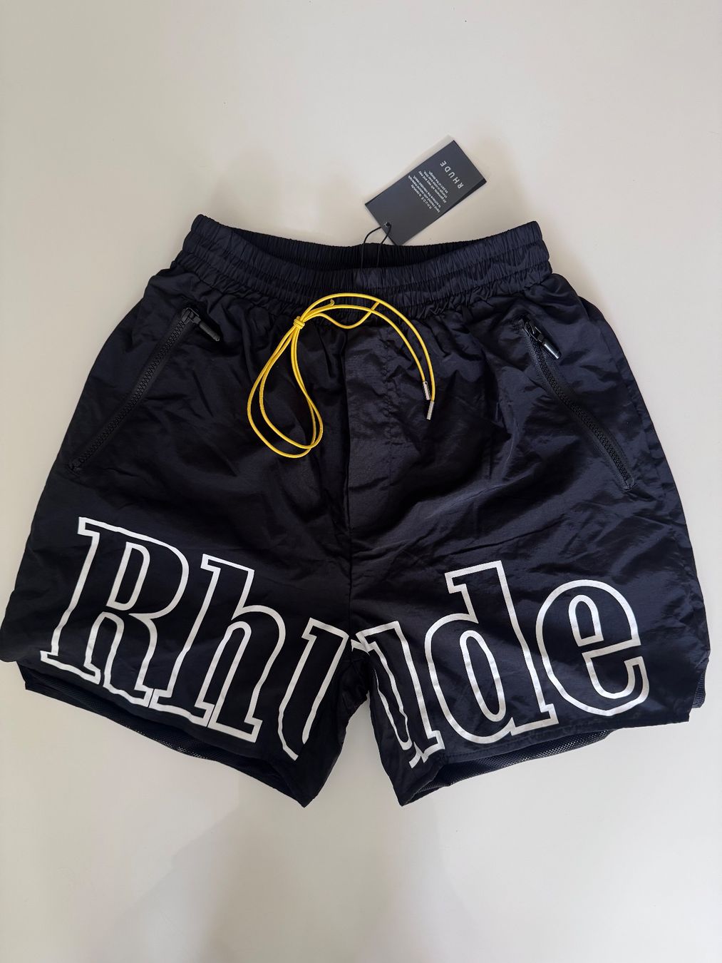 Rhude Pantaloni: Rhude shorts brand new – Nuovo e nell'imballaggio originale da Dübendorf venduto da ton_ht7s