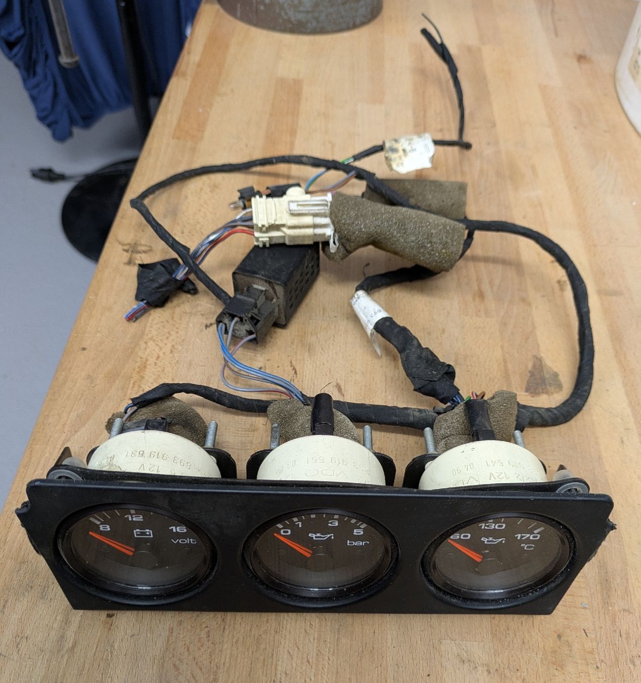 Audi Tutti pezzi di ricambio auto: AUDI 80 90 VDO Manomètres Température batterie  893863159 – Usato da Couvet venduto da nicolas30 1