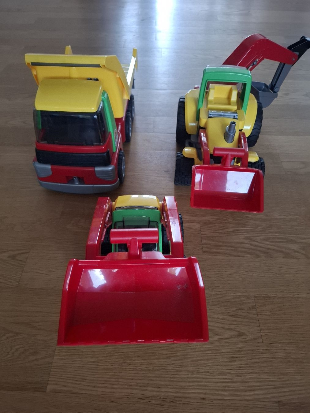 Giocattoli: Big yellow dump trucks & red digger toys – Nuovo (secondo la descrizione) da Binningen venduto da ale_6685 1