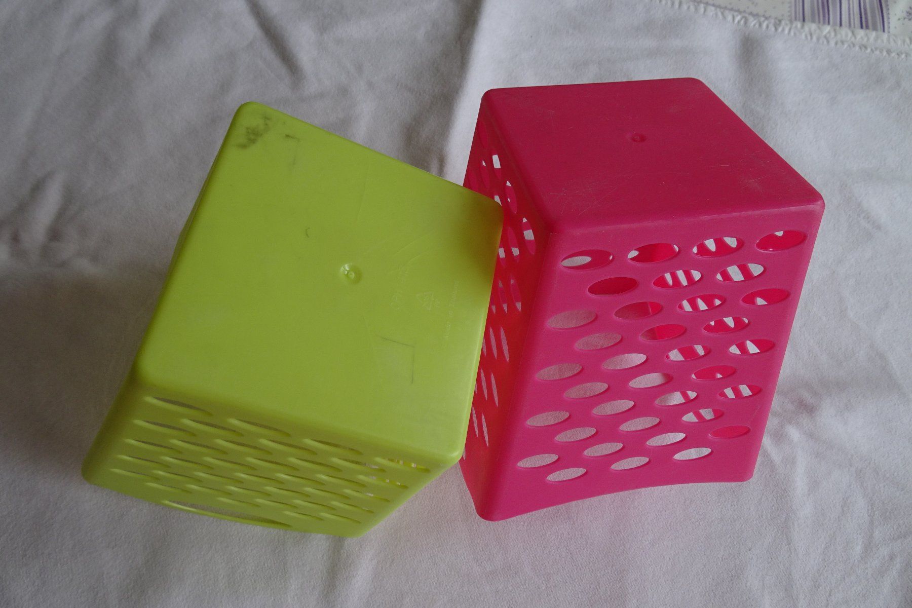 Tutte le decorazioni: 2 Körbchen grün und pink – Usato da Strengelbach venduto da schmetterling20 1