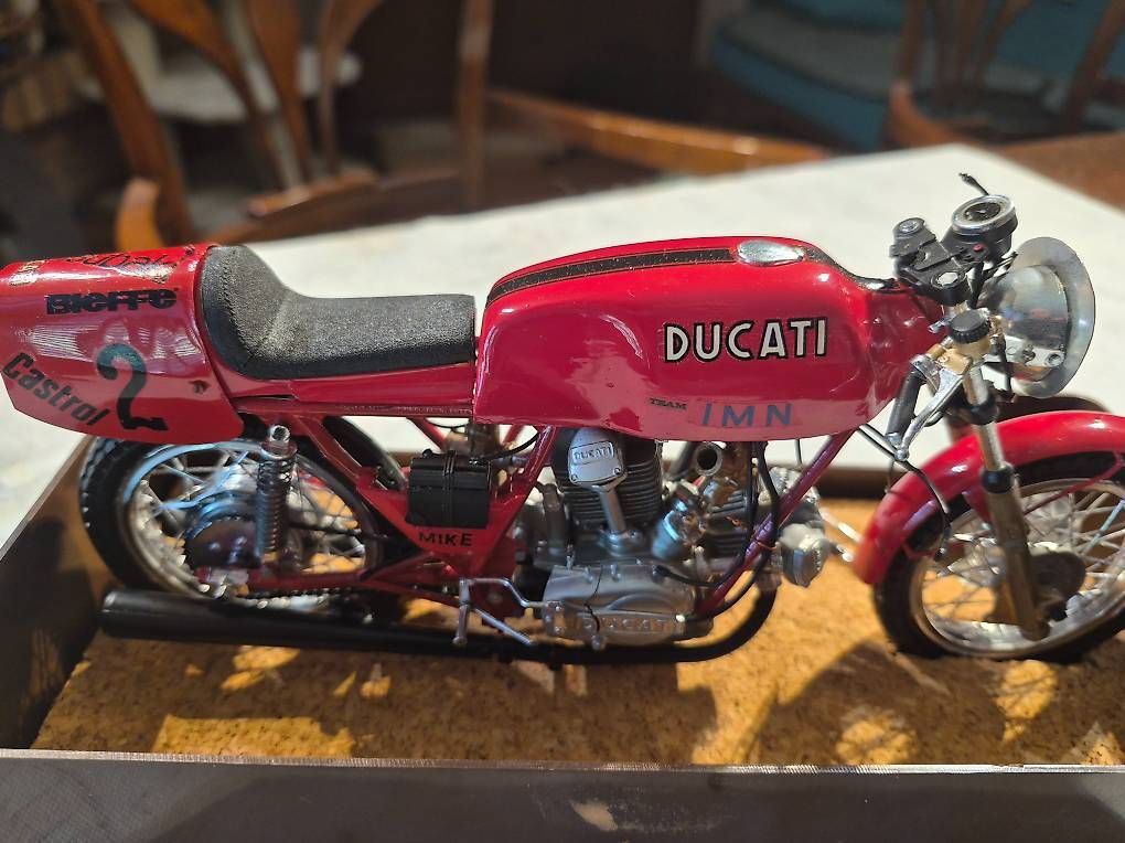 Ducati Kit di modellismo & Modellini statici: Modellino Ducati 750 ss da corsa – Usato da Riva San Vitale venduto da Marneta