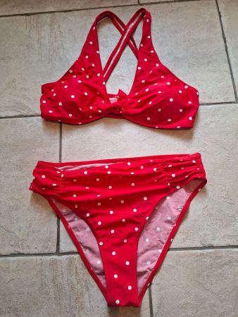Bikini Gr. M, rot mit weissen Punkten