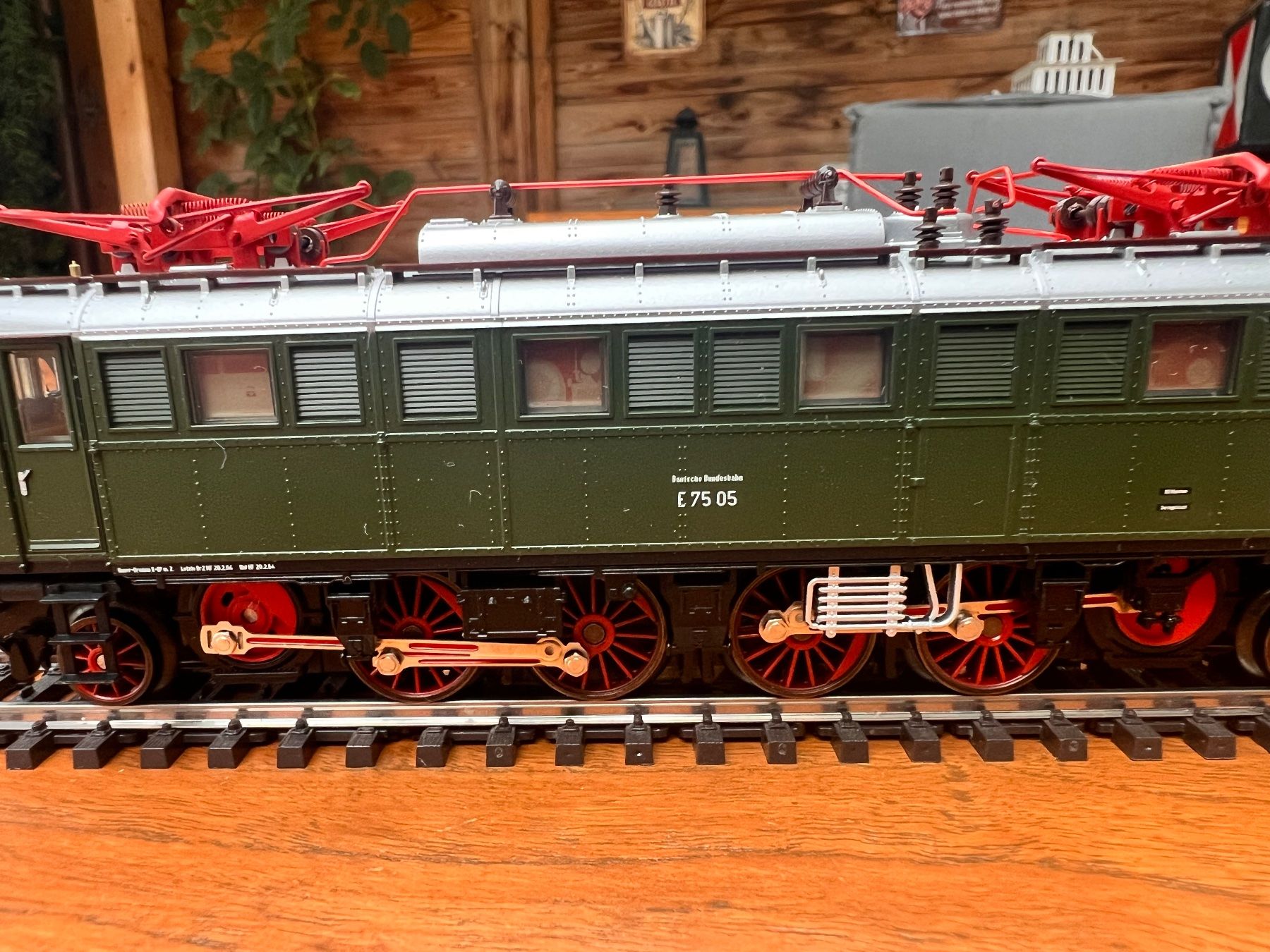 Märklin Modellini di ferrovie: DR BR E 75 Märklin 34750 H0 – Nuovo e nell'imballaggio originale da Gelterkinden venduto da Railroader 6