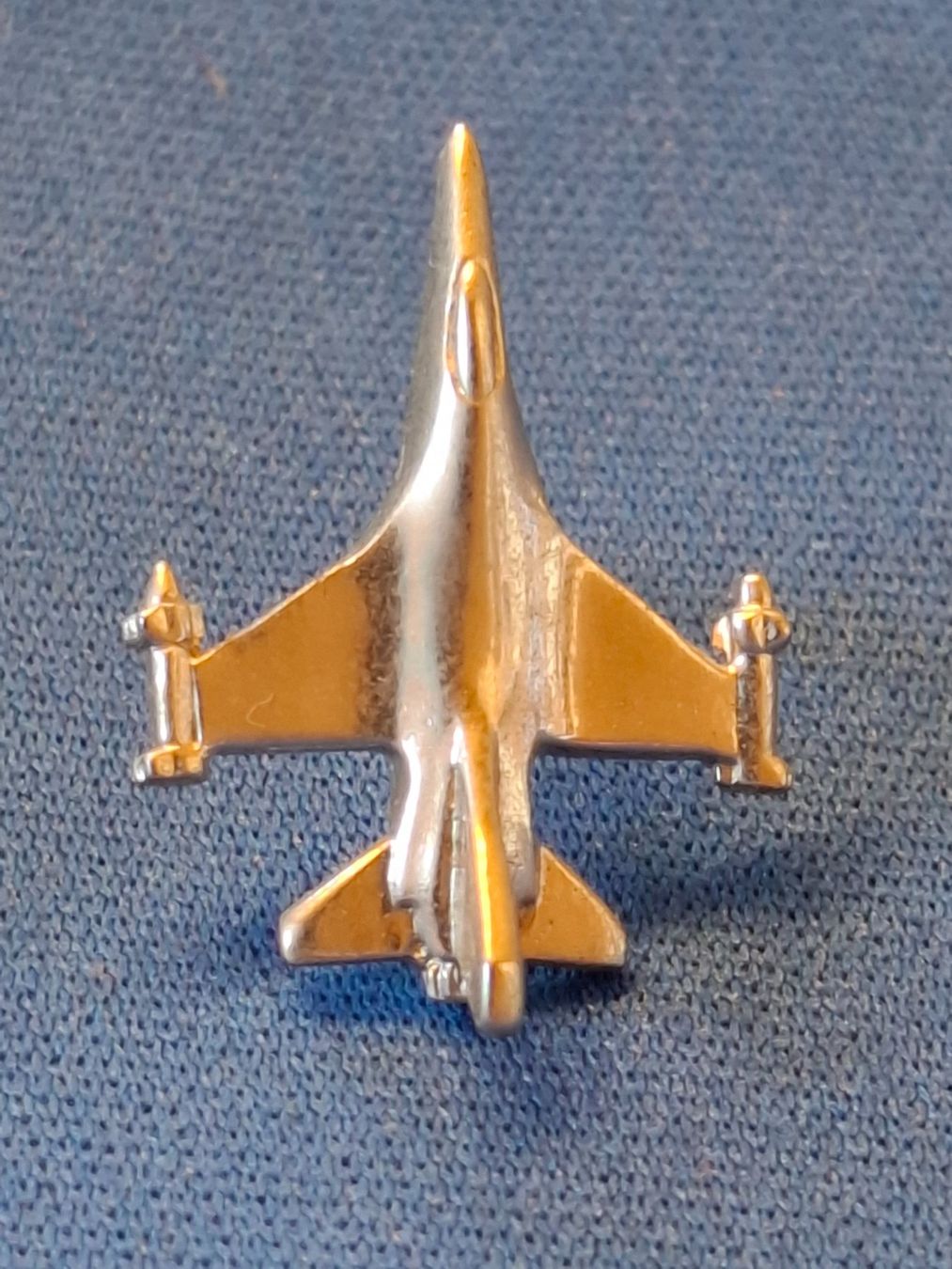 Schweizer Armee Placchette & Badge: Flugzeug FA-18 Pins, Anstecker, 2 Stk. – Usato da Schlieren venduto da Svenja7 6