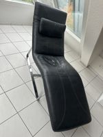 Schwarze Lederliege mit Kopfkissen - Top Zustand!