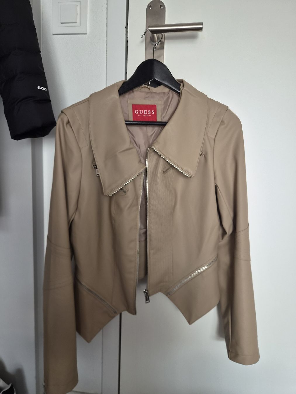 Guess Jacken: Guess Jacke – Neu (gemäss Beschreibung) aus Glattfelden von Ivana5288