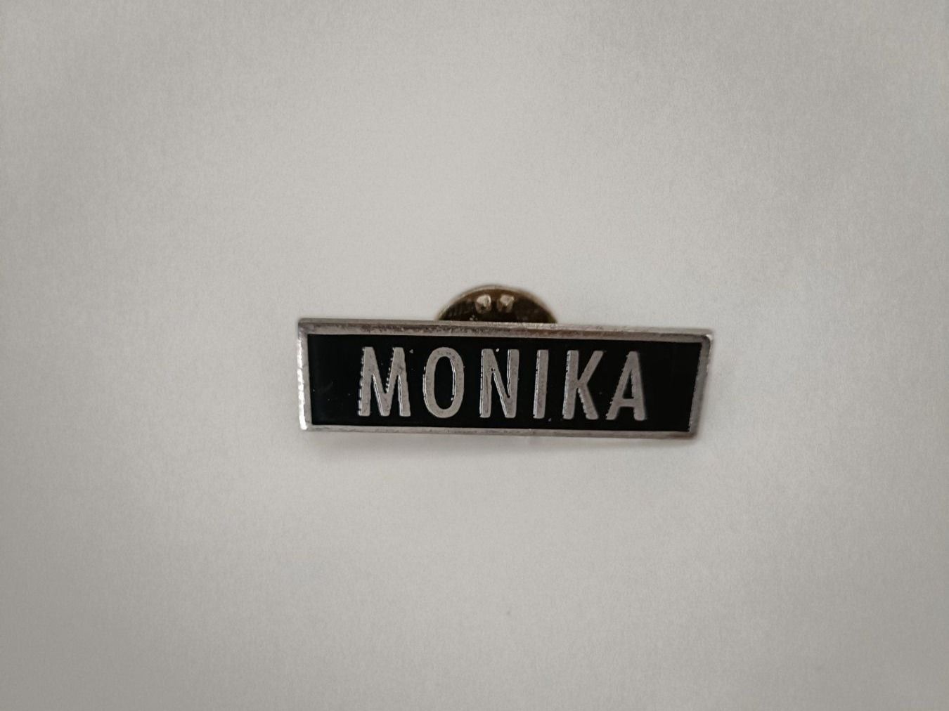 Placchette & Badge: Pin MONIKA - Box 4 – Usato da Köniz venduto da Pinscollect