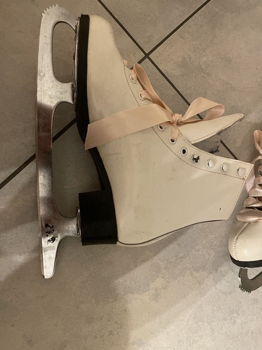 Patins à glace: Schlittschuhe  – D'occasion à Benken ZH par tschiddl98 1