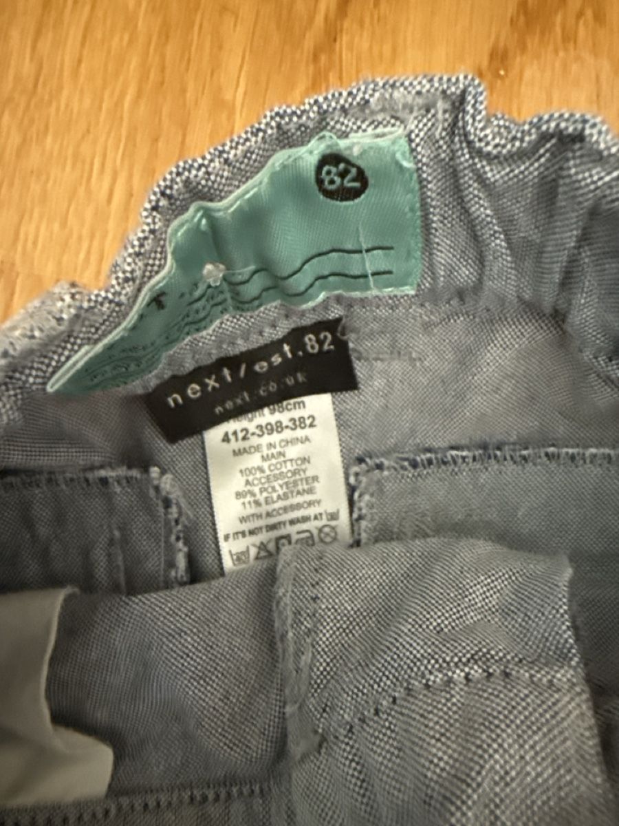 Pantaloni: Kinder Stoffhose Grösse 98 – Usato da Ottikon venduto da Domito 1
