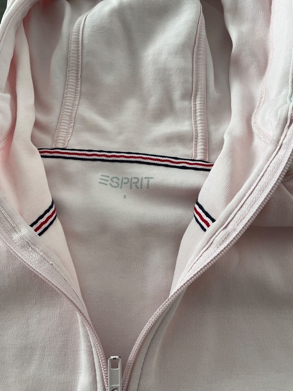 Giacche: Esprit Hoodie in rosa Grösse S – Usato da Speicher venduto da Alindra 1