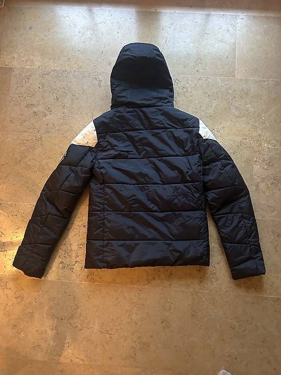 Jacken: Superdry Winterjacke – Gebraucht aus Bottmingen von Hiltonhead 1
