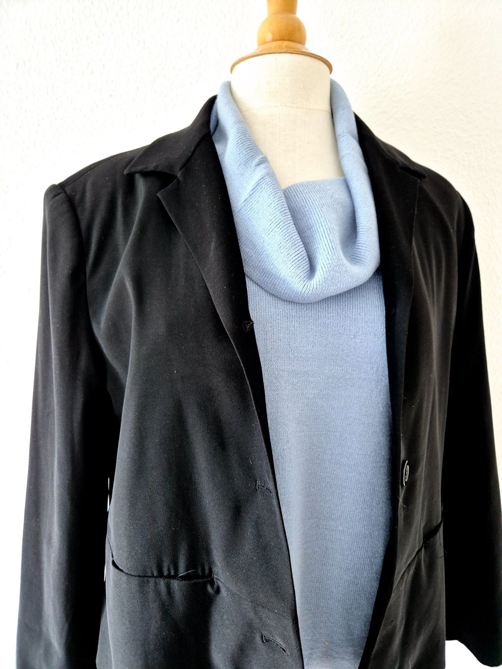 Giacche: JACKE 40 L BLAZER BIAGGINI , TOP MIT PULLOVER HOSE JEANS – Usato da Elsau venduto da the-colorful-side 1