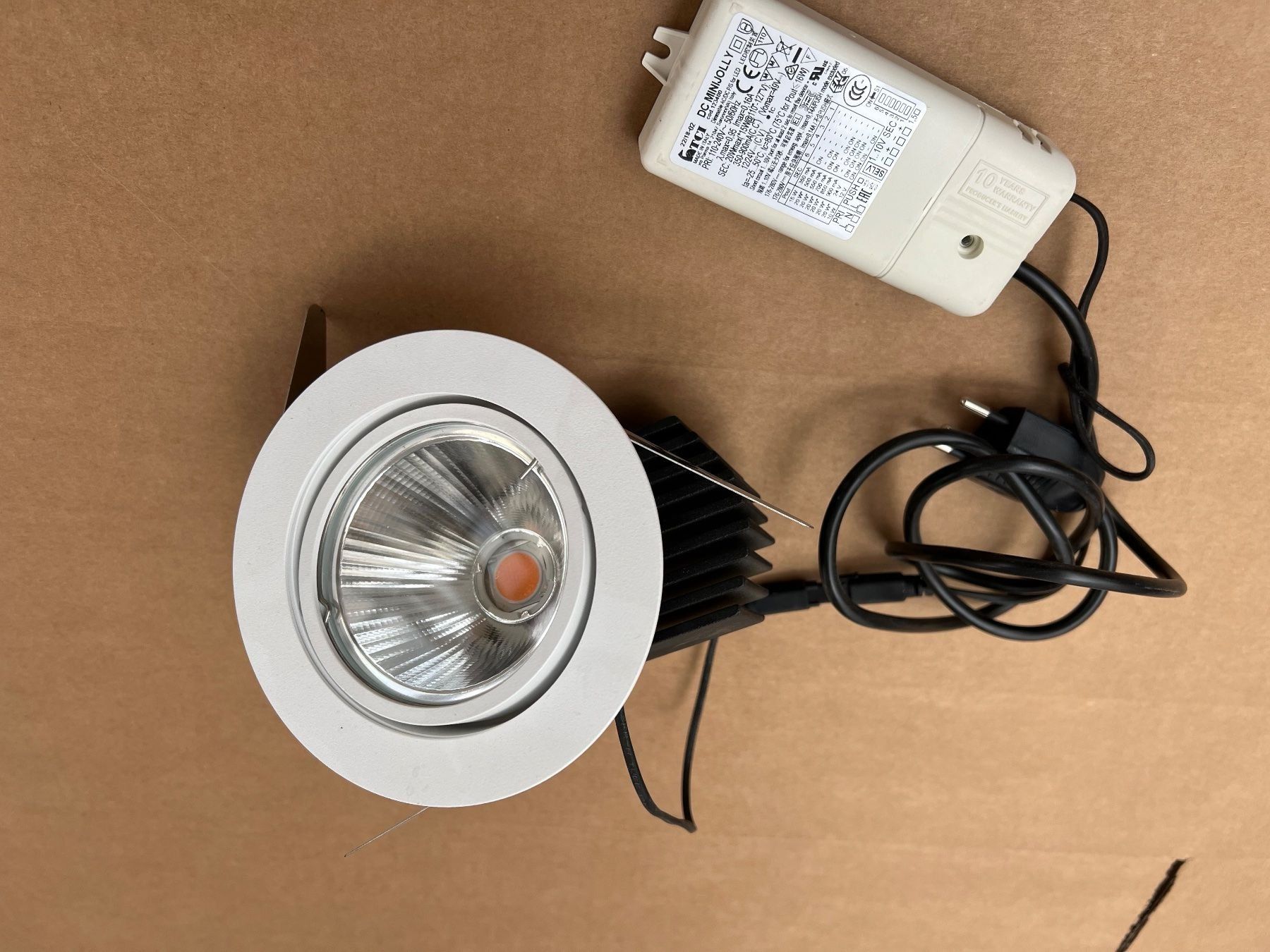 Lampade: DOWN LIGHT ROUND WHITE – Nuovo (secondo la descrizione) da Mägenwil venduto da BackInWhite 1