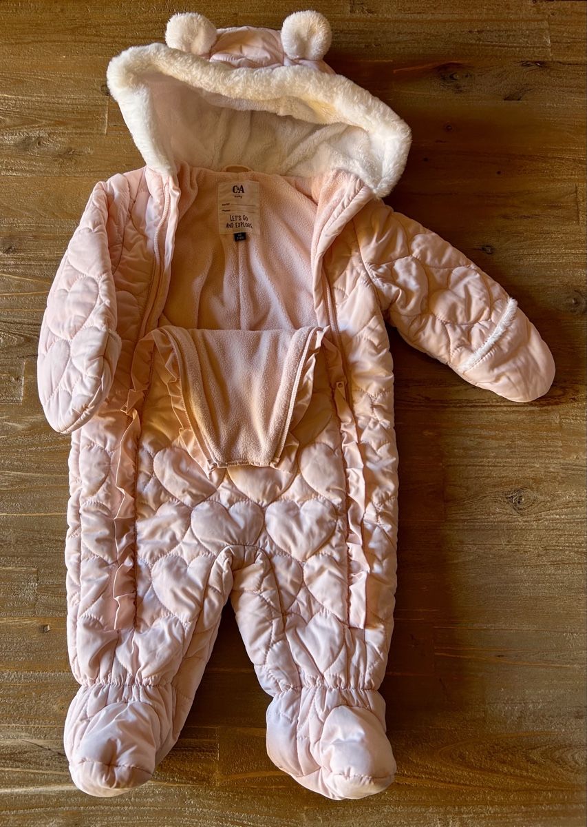 C&A Completi: Schneeanzug rosa mit Herzmuster Grösse 68 – Nuovo (secondo la descrizione) da Oberdorf SO venduto da angi.he