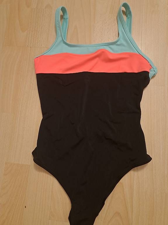 Maillots de bain & Bikinis: Schöner Badeanzug – D'occasion à Dübendorf par dersaurier