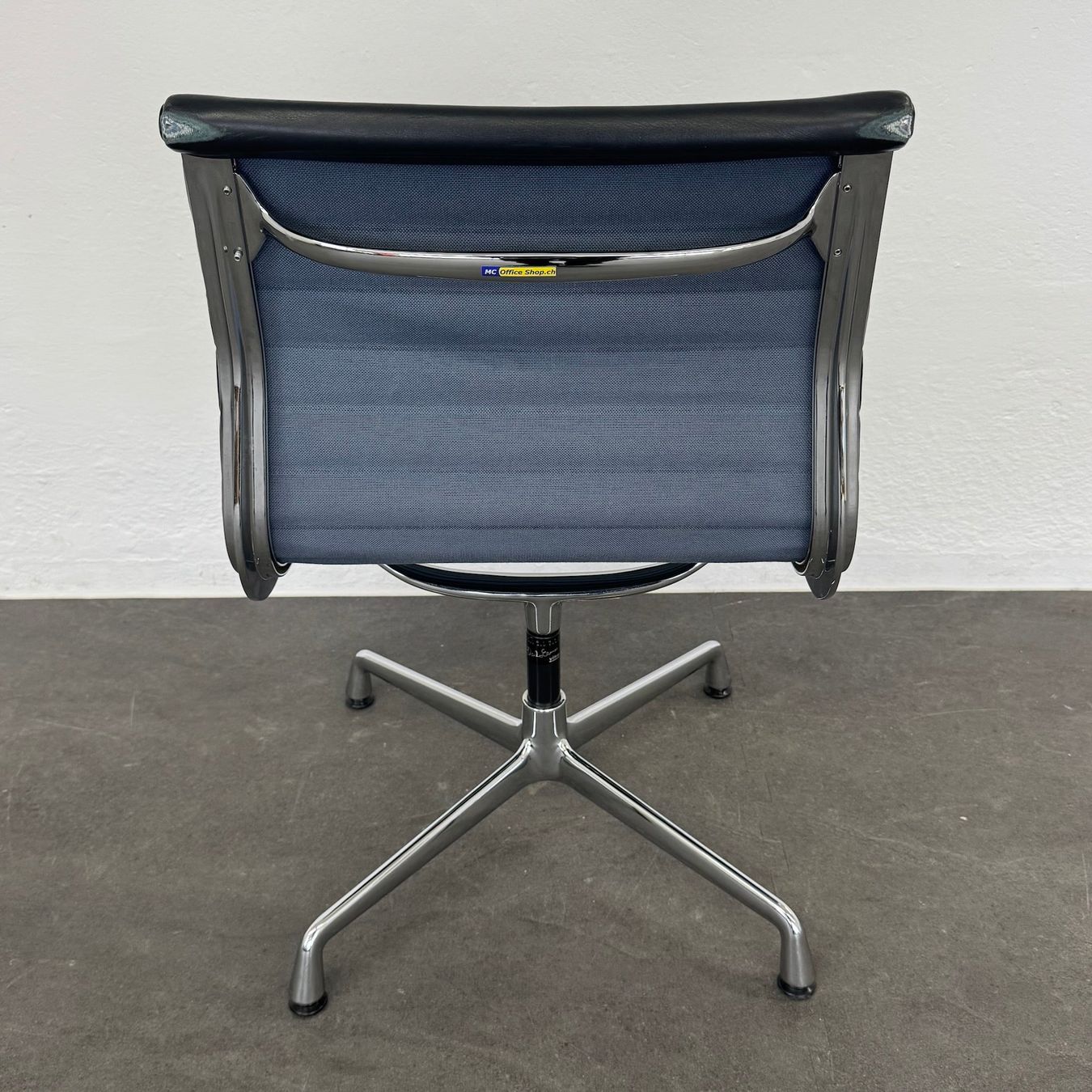 Sedie: Vitra Eames Alu Chair EA106 Leder – Usato da Schönenwerd venduto da mcofficeshop 4