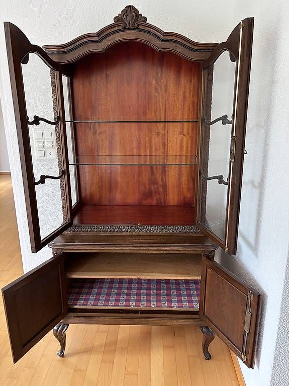 Vitrinen: Antiker Vitrinenschrank – Gebraucht aus Thun von eli_2wd9 1