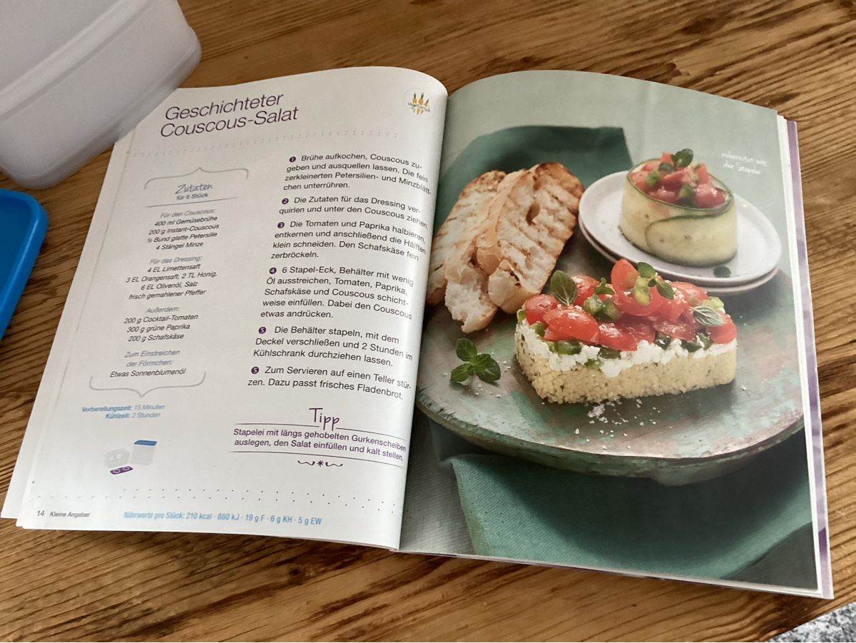 Tupperware Contenitori & Simili: Tupperware Kleiner Angeber, Stapel-Eck, mit Rezeptheft – Usato da Wassen UR venduto da SABDOM 1